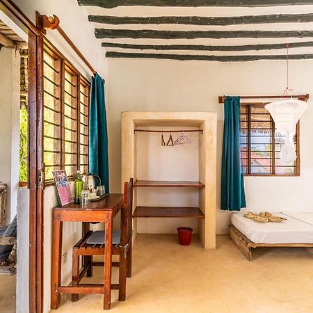 גאמביאני Red Monkey Beach Lodge מראה חיצוני תמונה