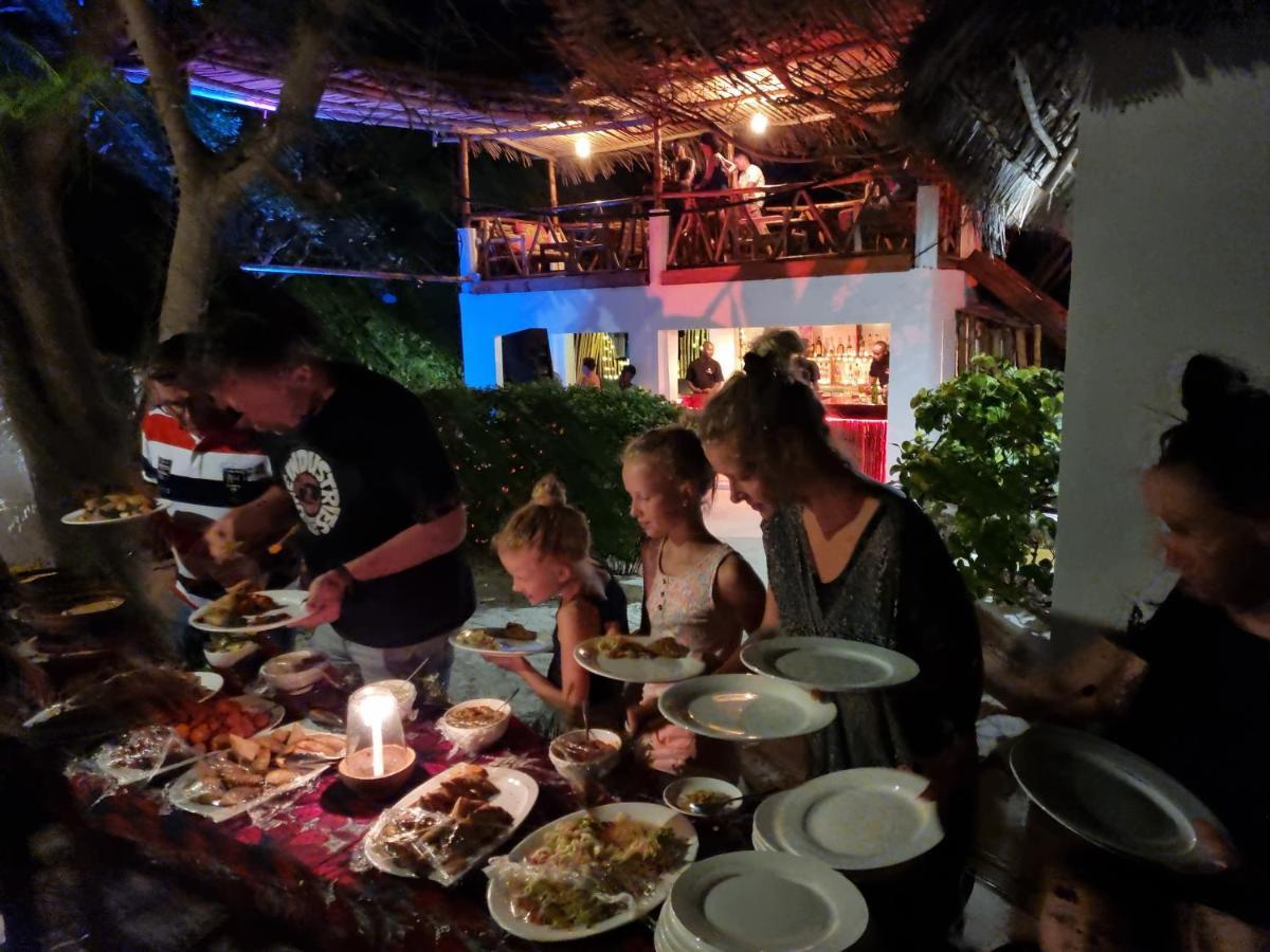 גאמביאני Red Monkey Beach Lodge מראה חיצוני תמונה