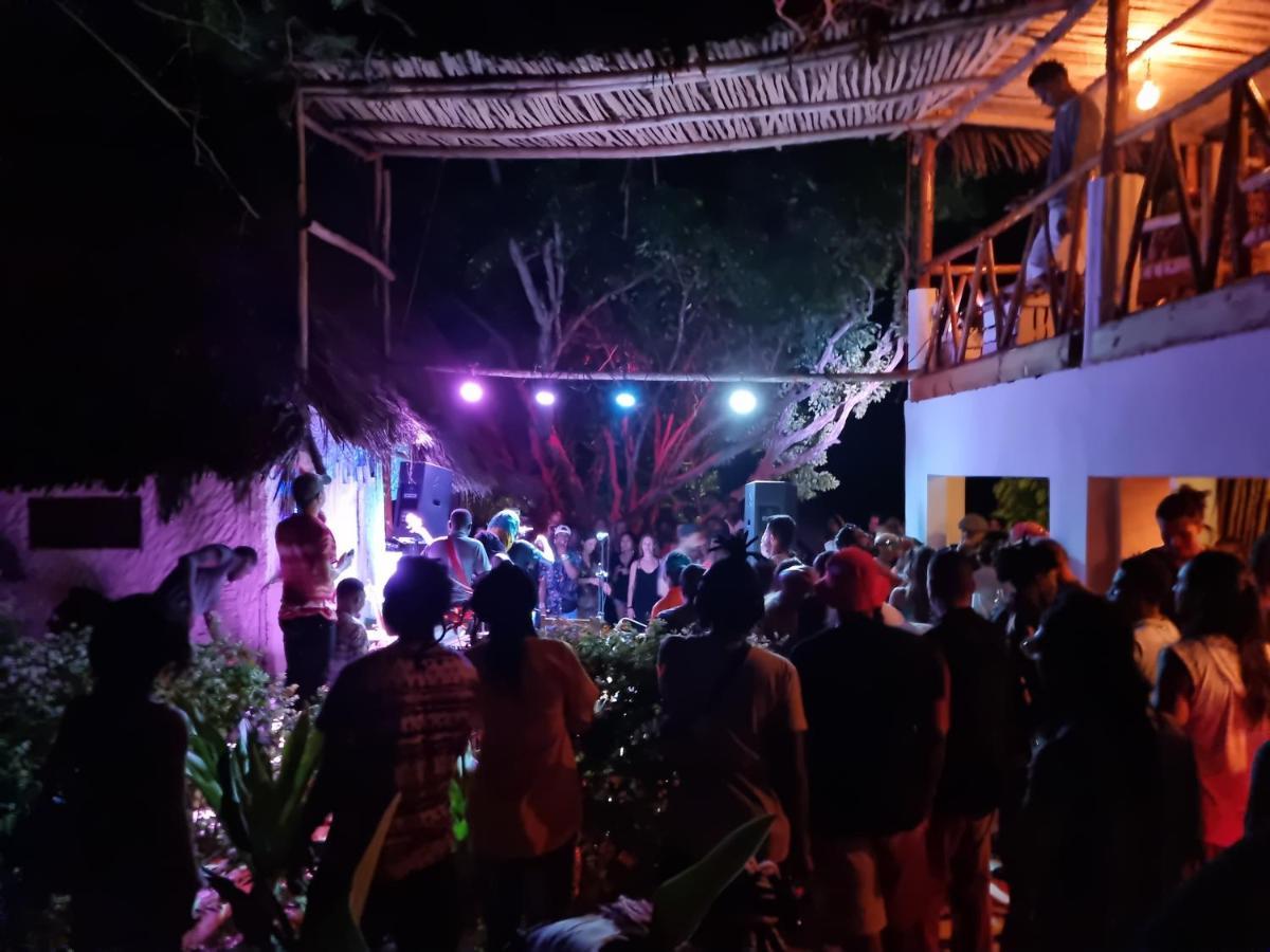 גאמביאני Red Monkey Beach Lodge מראה חיצוני תמונה