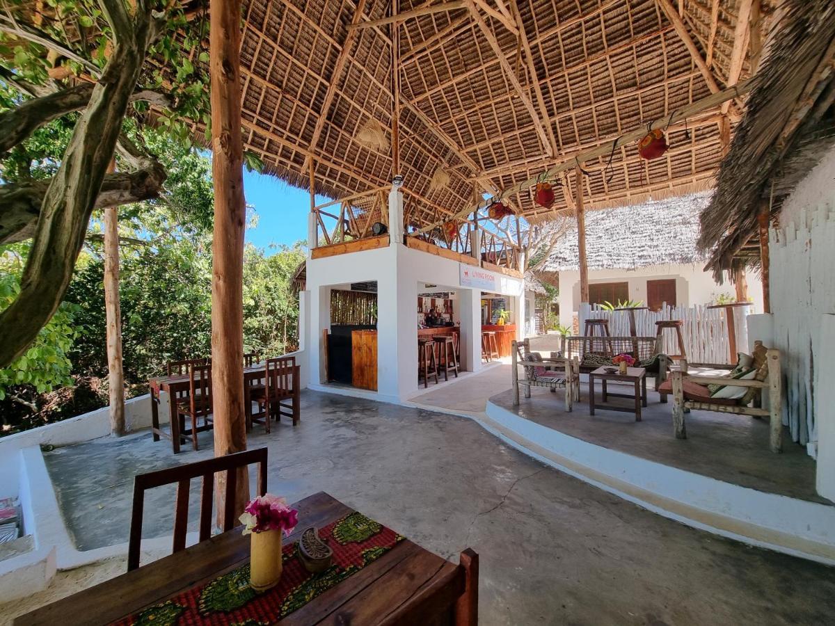 גאמביאני Red Monkey Beach Lodge מראה חיצוני תמונה