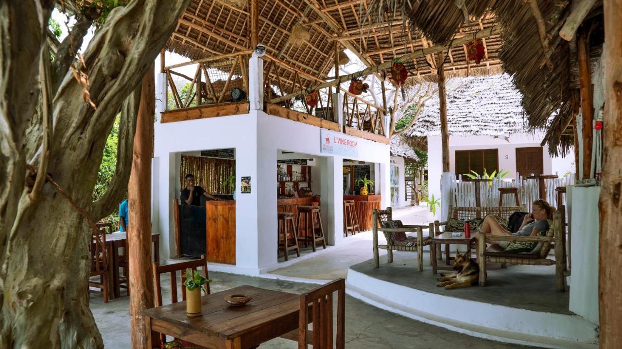 גאמביאני Red Monkey Beach Lodge מראה חיצוני תמונה