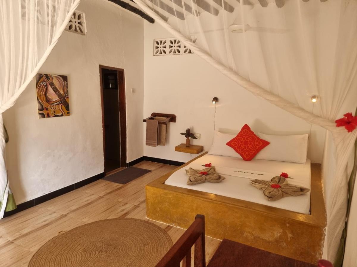 גאמביאני Red Monkey Beach Lodge מראה חיצוני תמונה