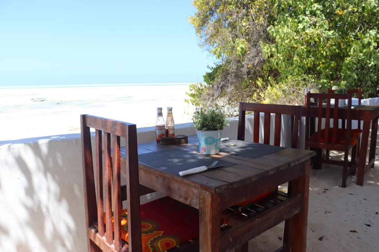 גאמביאני Red Monkey Beach Lodge מראה חיצוני תמונה