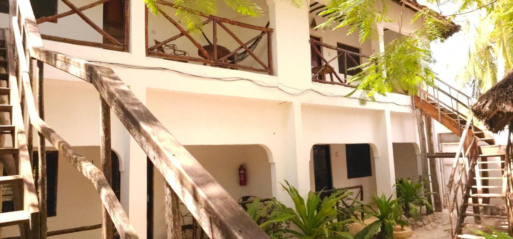 גאמביאני Red Monkey Beach Lodge מראה חיצוני תמונה