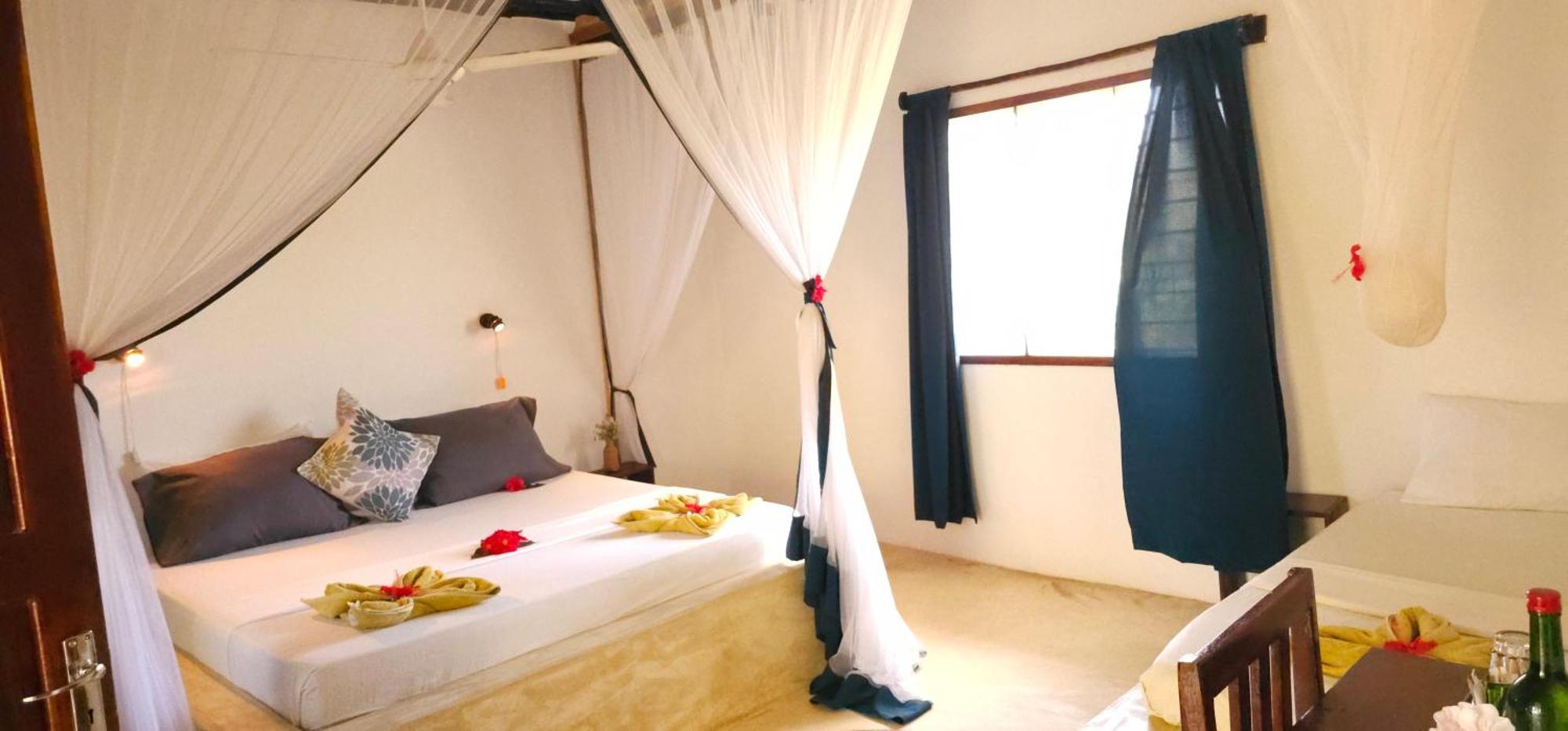 גאמביאני Red Monkey Beach Lodge מראה חיצוני תמונה