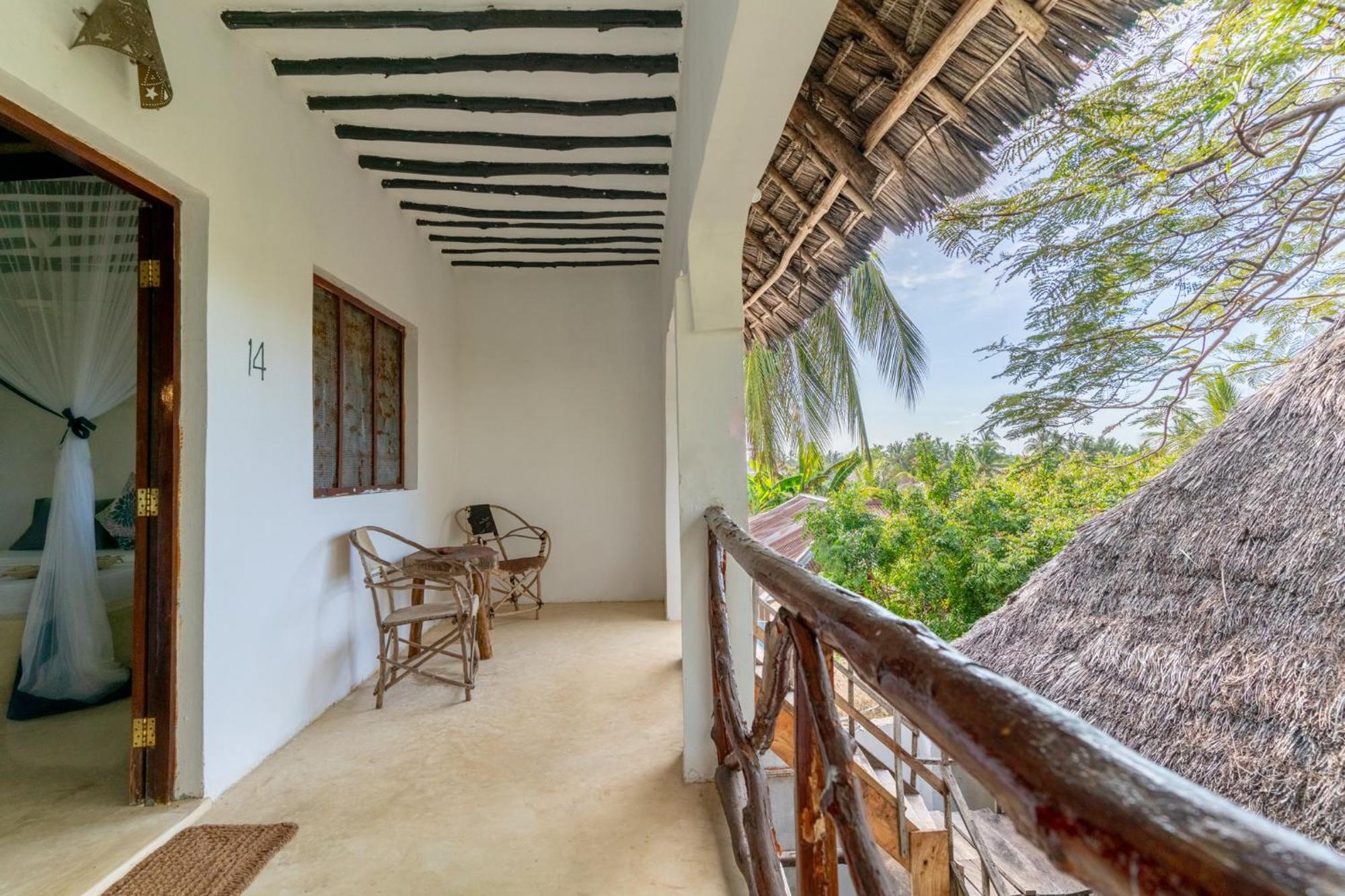 גאמביאני Red Monkey Beach Lodge מראה חיצוני תמונה