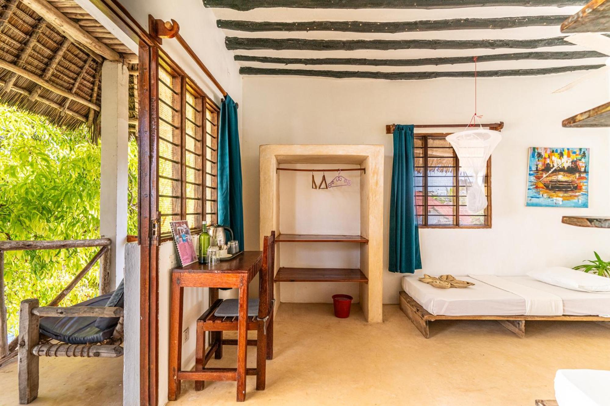 גאמביאני Red Monkey Beach Lodge מראה חיצוני תמונה