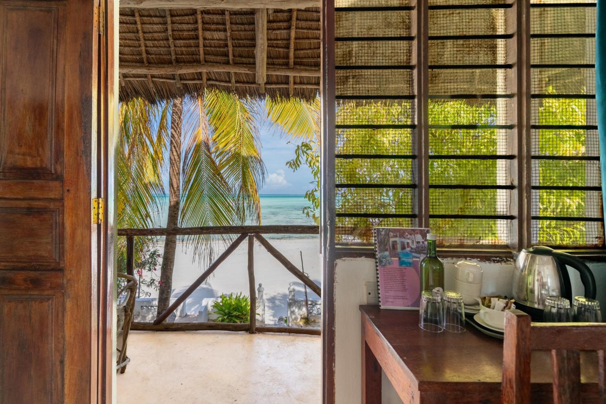 גאמביאני Red Monkey Beach Lodge מראה חיצוני תמונה