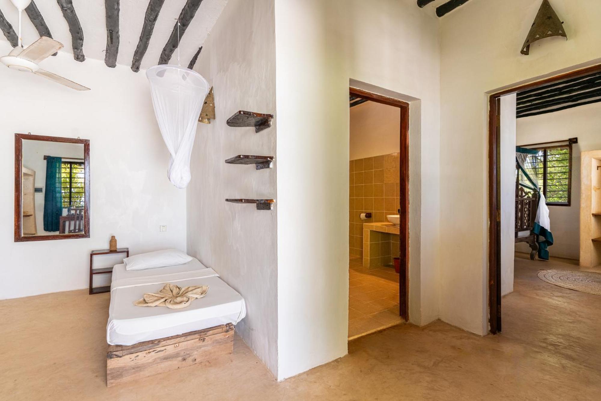 גאמביאני Red Monkey Beach Lodge מראה חיצוני תמונה