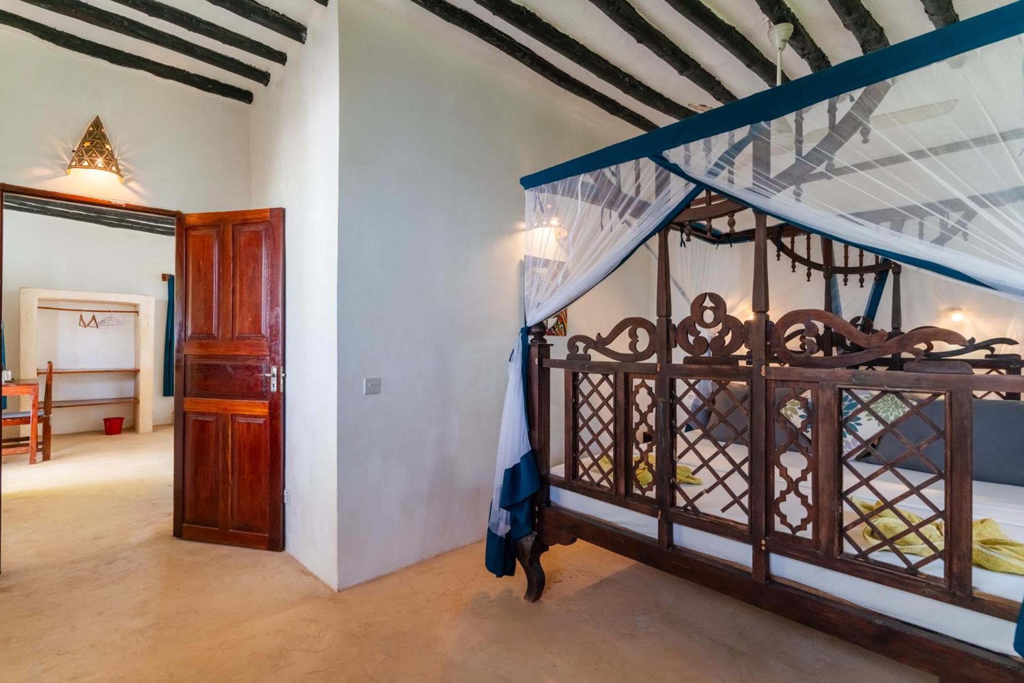 גאמביאני Red Monkey Beach Lodge מראה חיצוני תמונה