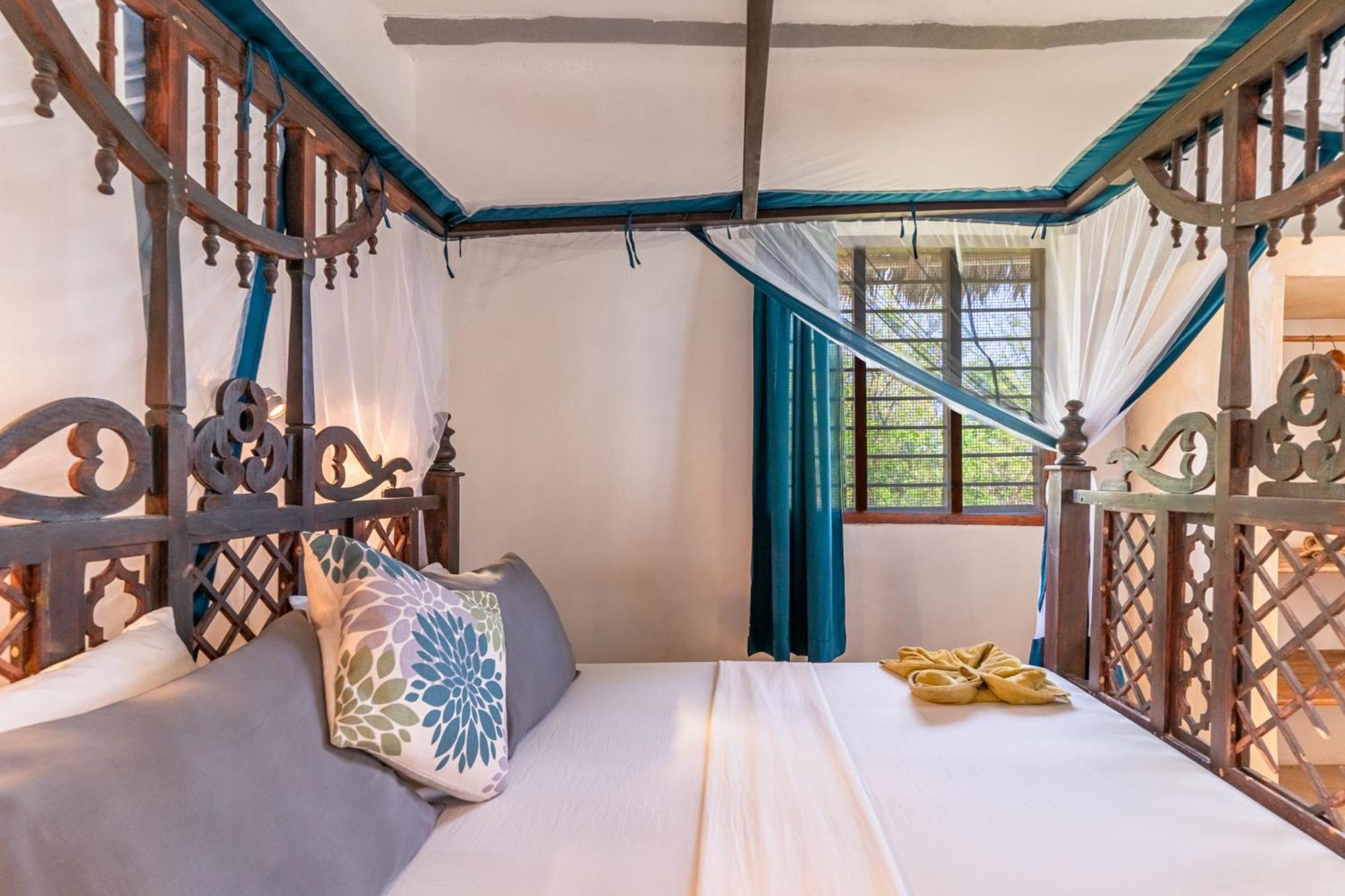 גאמביאני Red Monkey Beach Lodge מראה חיצוני תמונה