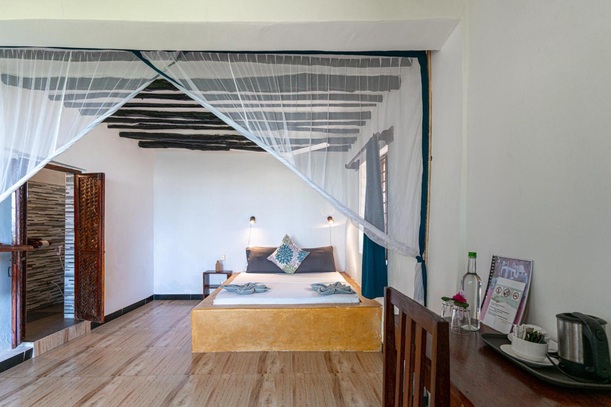 גאמביאני Red Monkey Beach Lodge מראה חיצוני תמונה