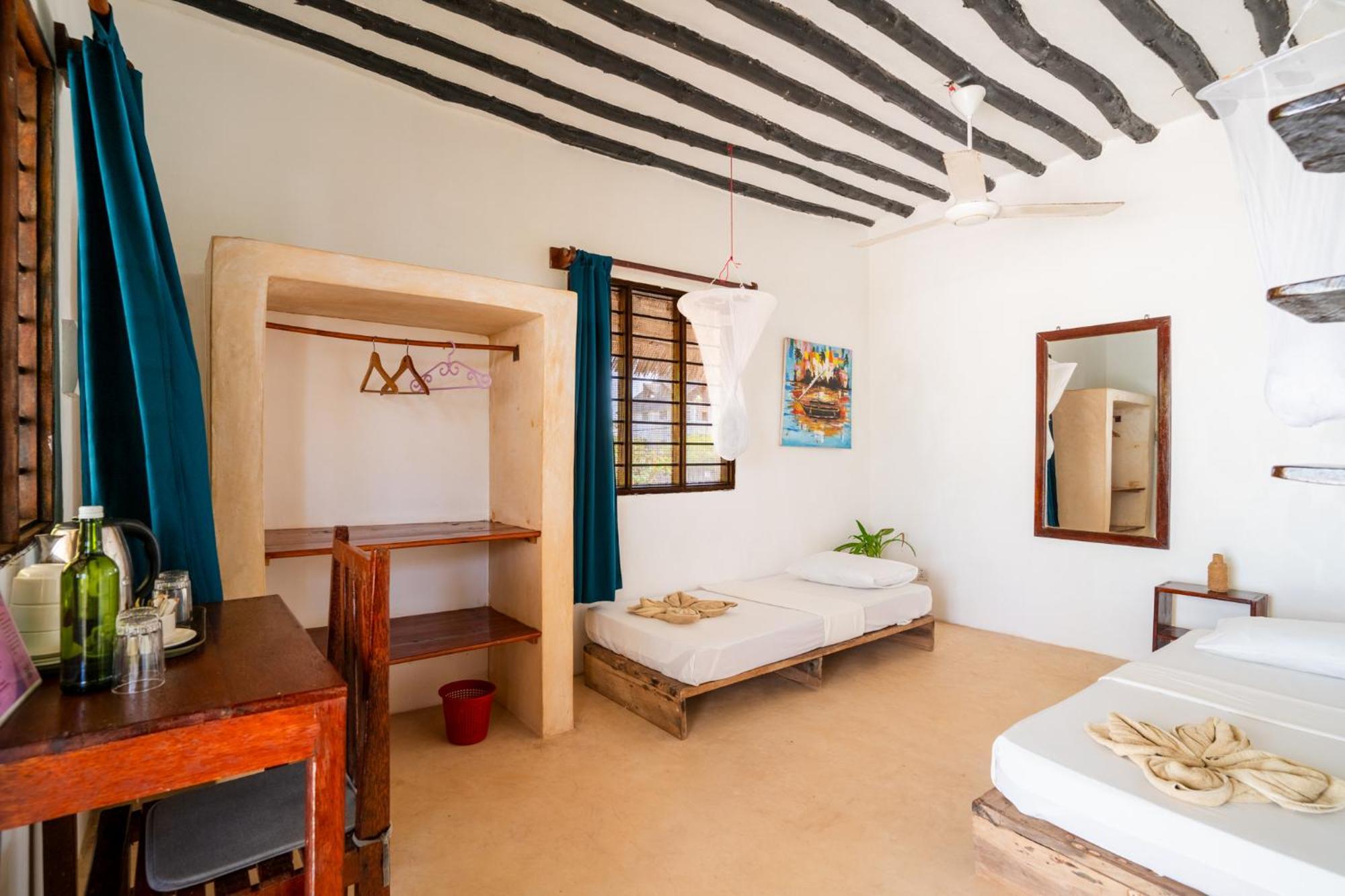 גאמביאני Red Monkey Beach Lodge מראה חיצוני תמונה