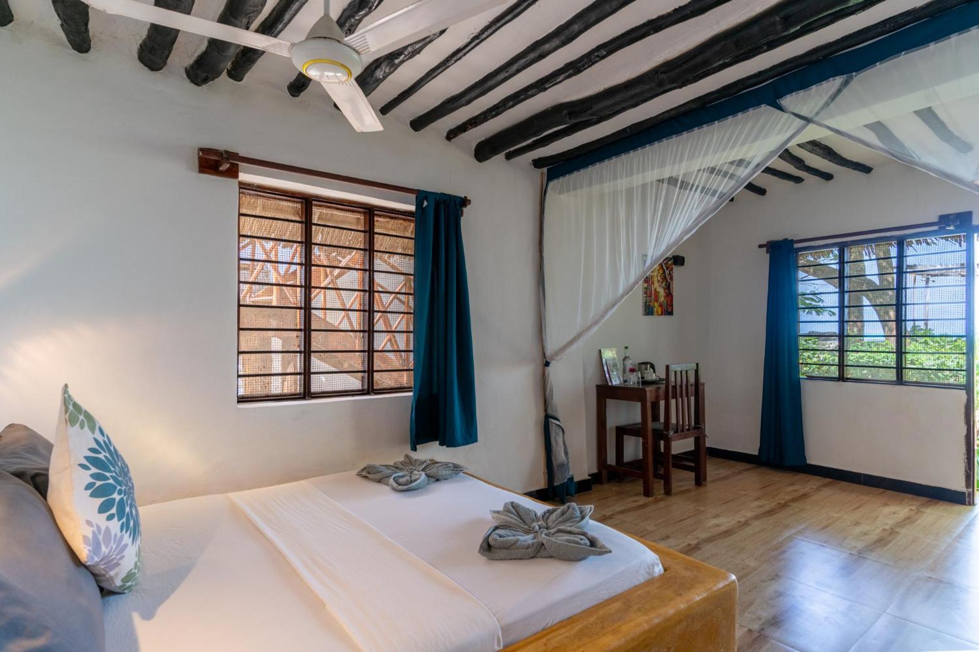 גאמביאני Red Monkey Beach Lodge מראה חיצוני תמונה