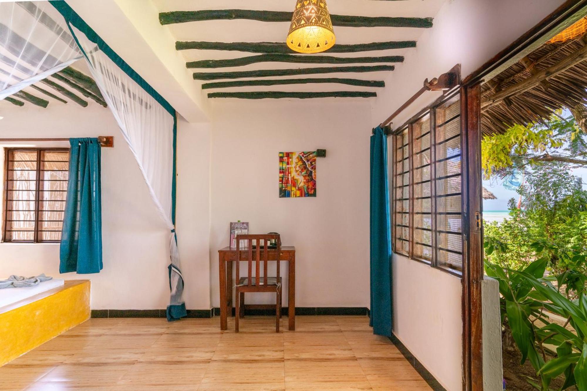 גאמביאני Red Monkey Beach Lodge מראה חיצוני תמונה