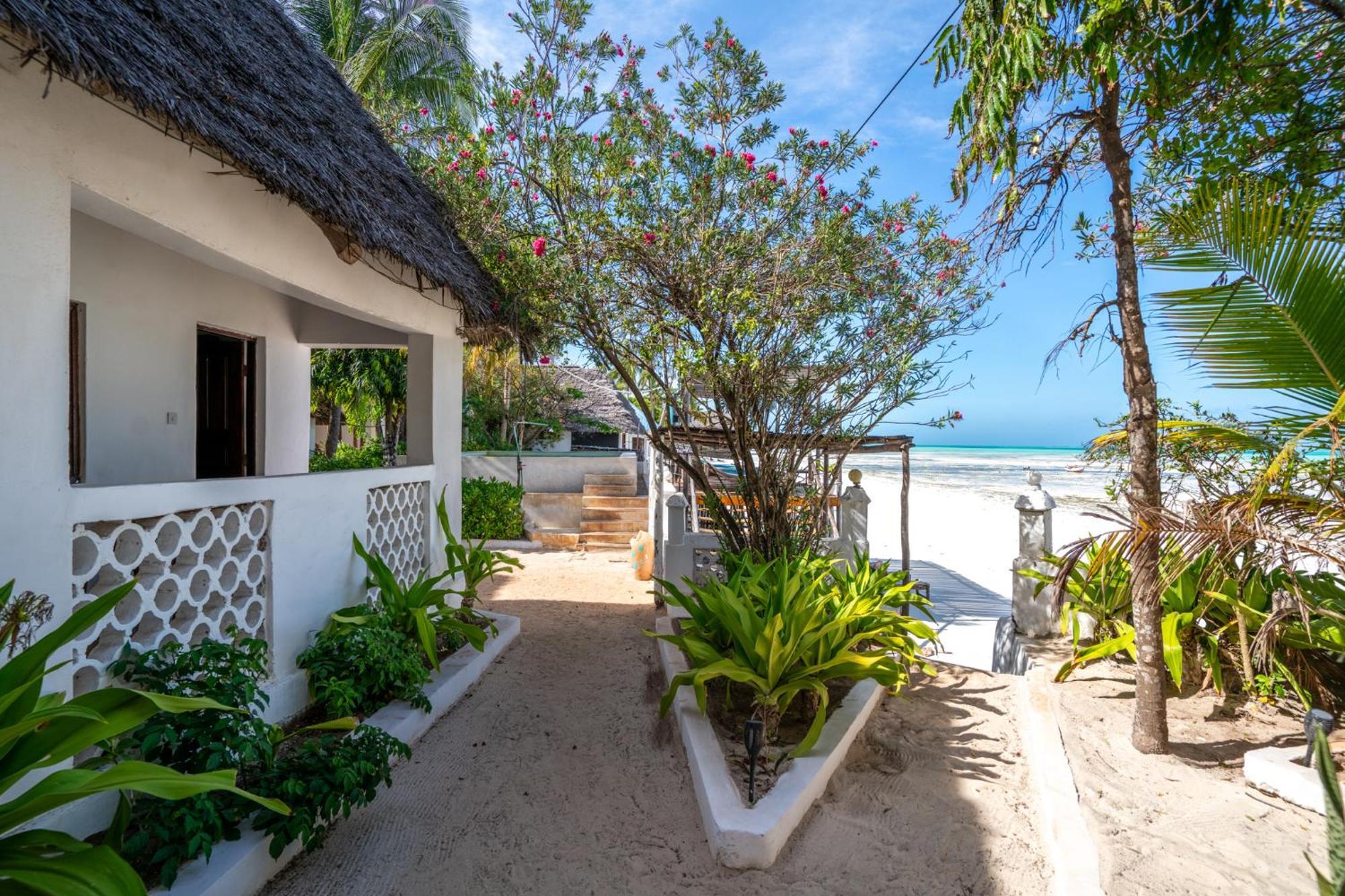 גאמביאני Red Monkey Beach Lodge מראה חיצוני תמונה